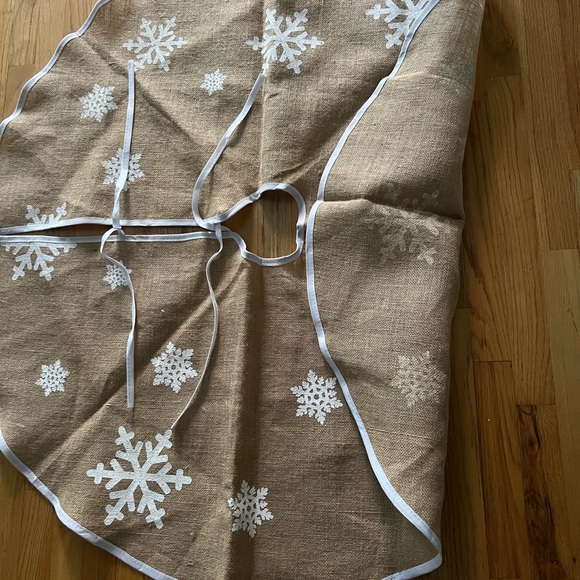 Christmas Tree Skirt NWOT - Picture 2 of 4